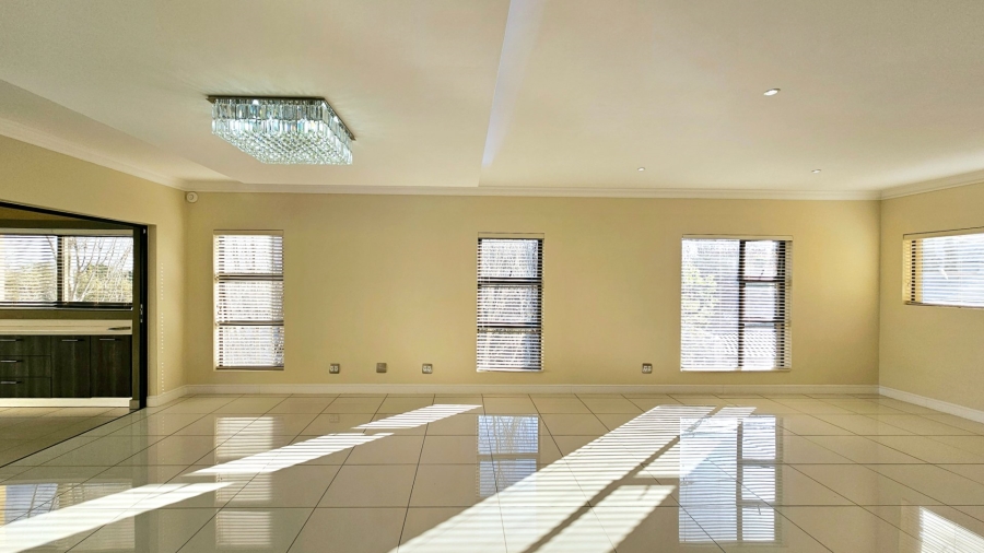 5 Bedroom Property for Sale in Kiepersol Free State